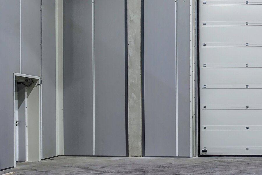 industrielle Schallschutzwand | © Jansen Systembau