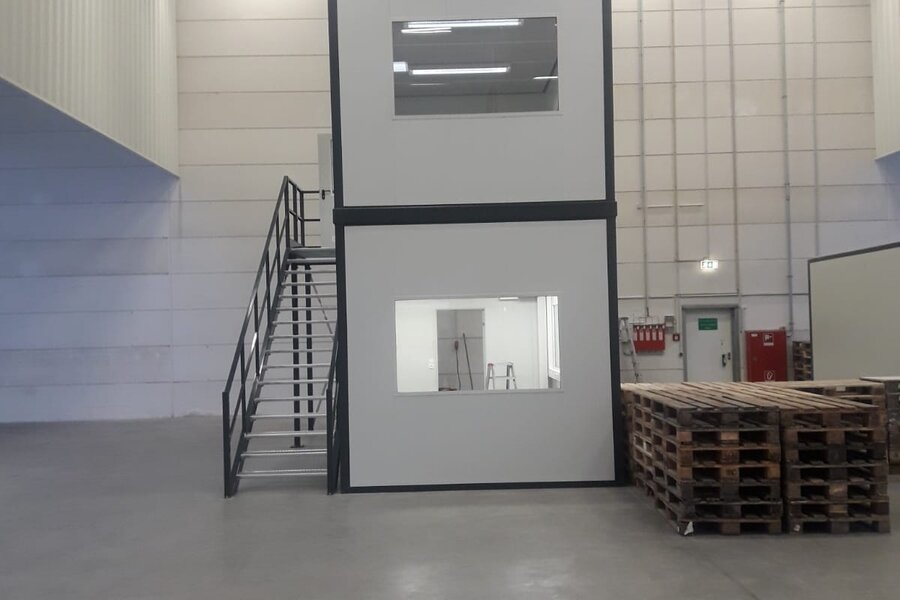 mehrgeschossiges Hallenbüro | © Jansen Systembau